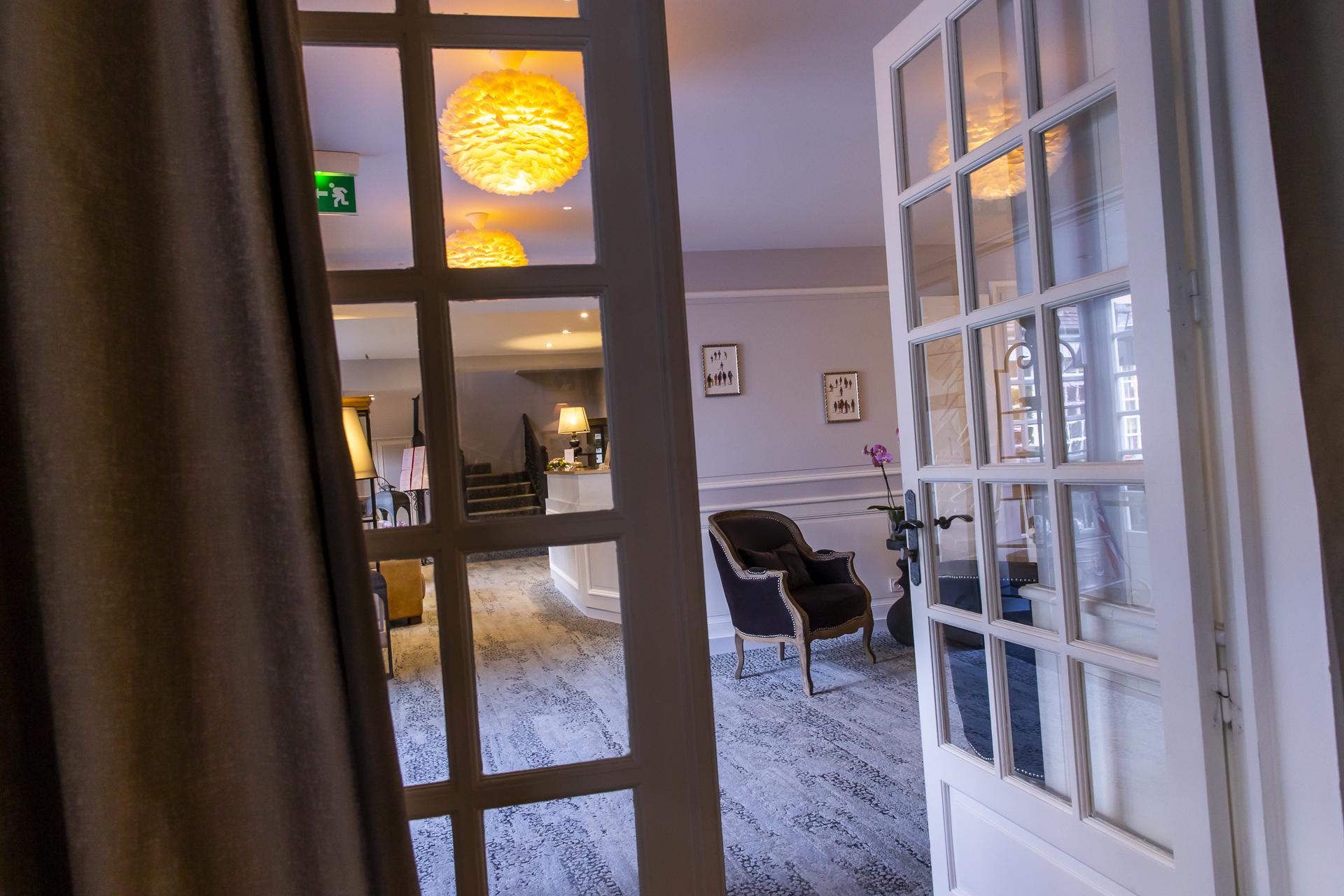 Hotel Le Lion D'Or Et Restaurant La Table Du Lion Μπαγιέ Εξωτερικό φωτογραφία