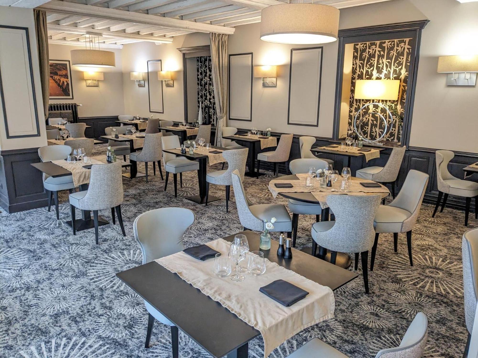 Hotel Le Lion D'Or Et Restaurant La Table Du Lion Μπαγιέ Εξωτερικό φωτογραφία